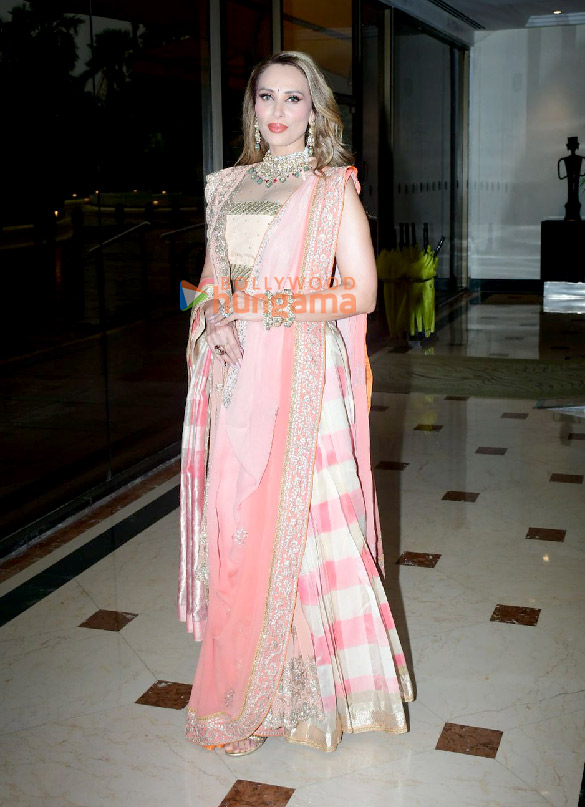 photos shilpa shetty iulia vantur and others walk the ramp for vcare foundations walk for a cause 5
