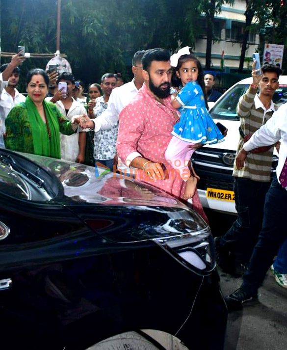 photos shilpa shetty snapped with her family at the iskcon temple in juhu 3