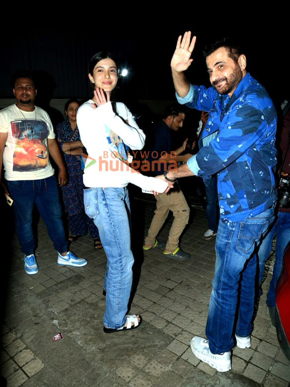 photos shraddha kapoor shanaya kapoor sanjay kapoor and others snapped at juhu pvr 7