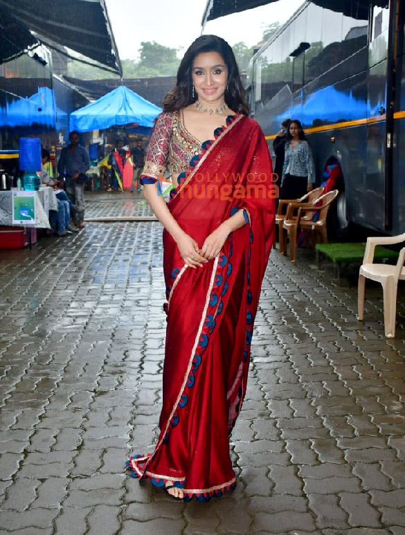 photos shraddha kapoor and rajkummar rao snapped during stree 2 promotions on the sets of indias best dancer 5