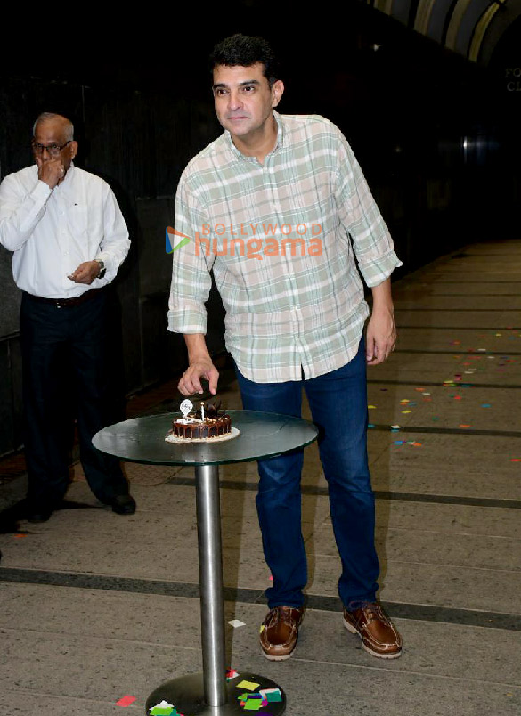 photos siddharth roy kapur snapped cutting his birthday cake 5