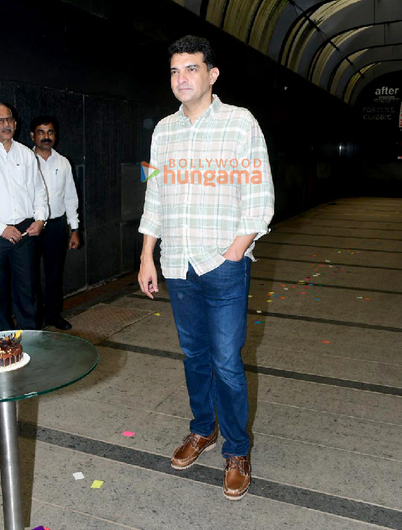 photos siddharth roy kapur snapped cutting his birthday cake 6