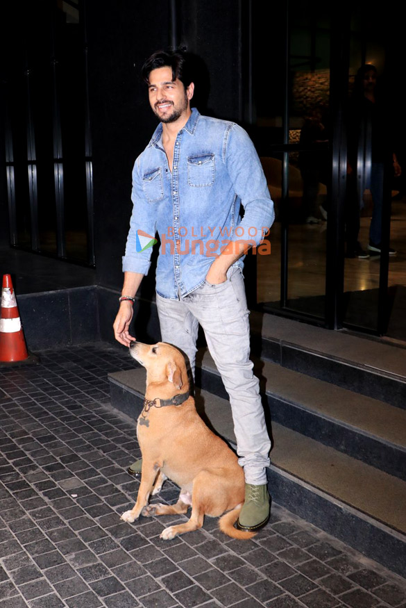 photos sidharth malhotra konkona sen sharma and others grace the special screening of chashma 4