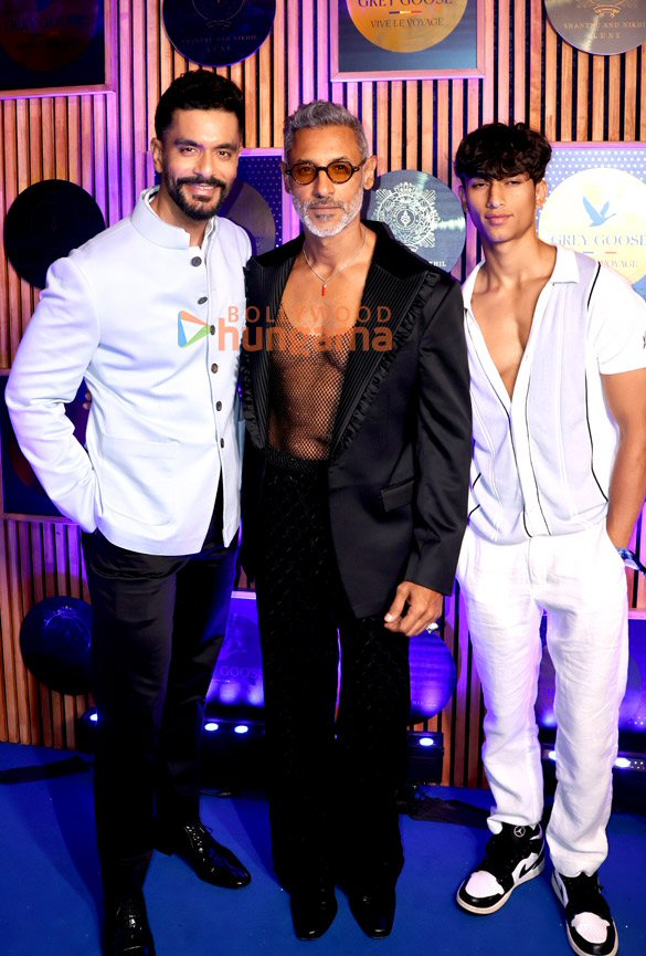 photos sidharth malhotra zeenat aman and others snapped at a fashion show 4