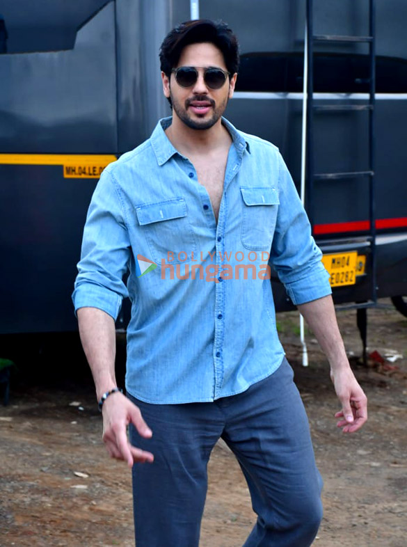 Photos: Sidharth Malhotra snapped at Filmcity Photos: Sidharth Malhotra snapped at Filmcity
