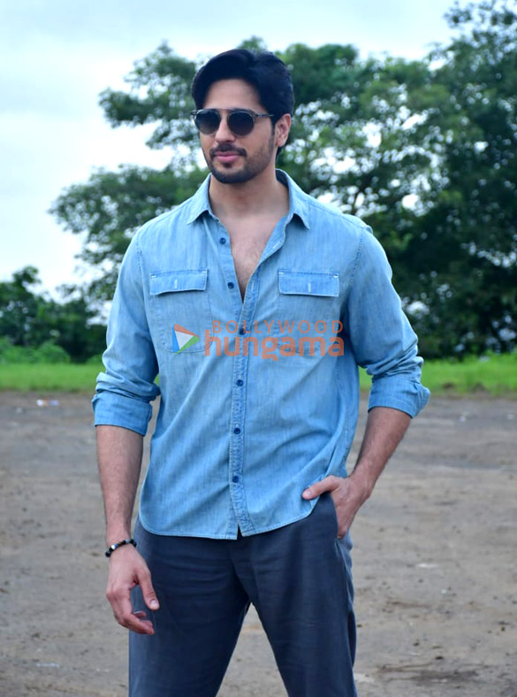 photos sidharth malhotra snapped at filmcity 4