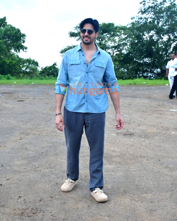 photos sidharth malhotra snapped at filmcity 5