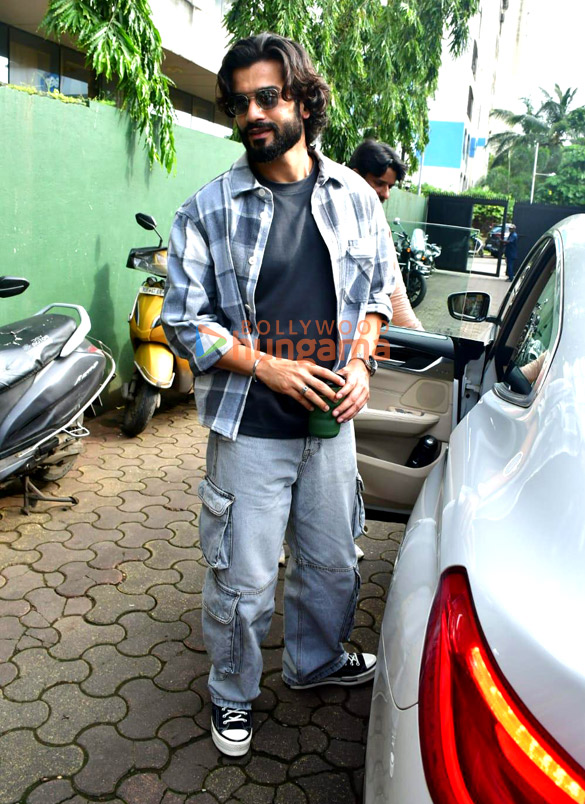 photos sunny kaushal snapped in andheri 5