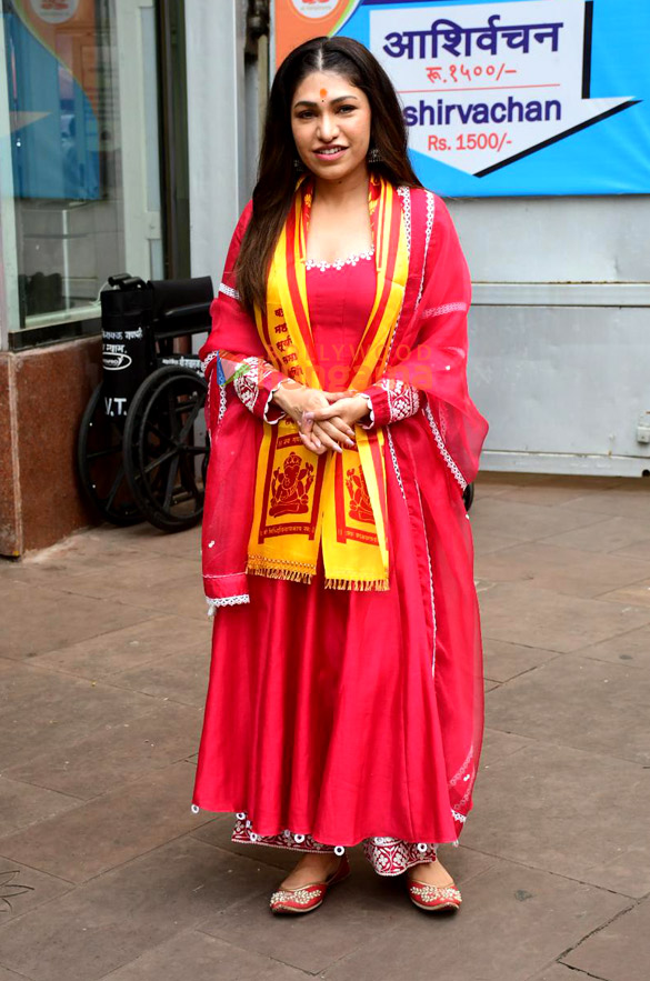 photos tulsi kumar snapped at siddhivinayak temple 3
