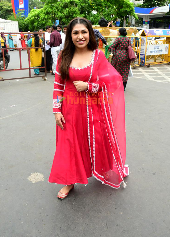 photos tulsi kumar snapped at siddhivinayak temple 4