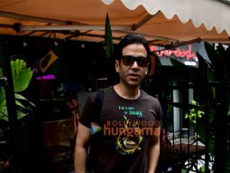 Photos: Tusshar Kapoor snapped in Bandra