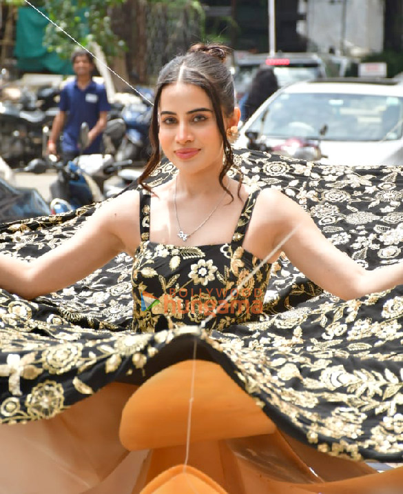 photos uorfi javed snapped in andheri 2 12