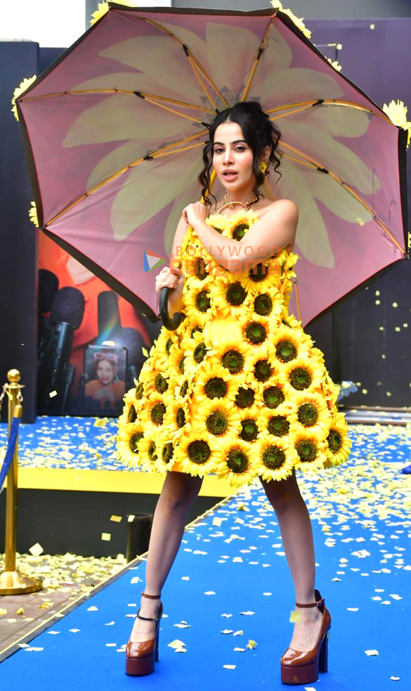 Photos: Uorfi Javed snapped in Andheri Photos: Uorfi Javed snapped in Andheri