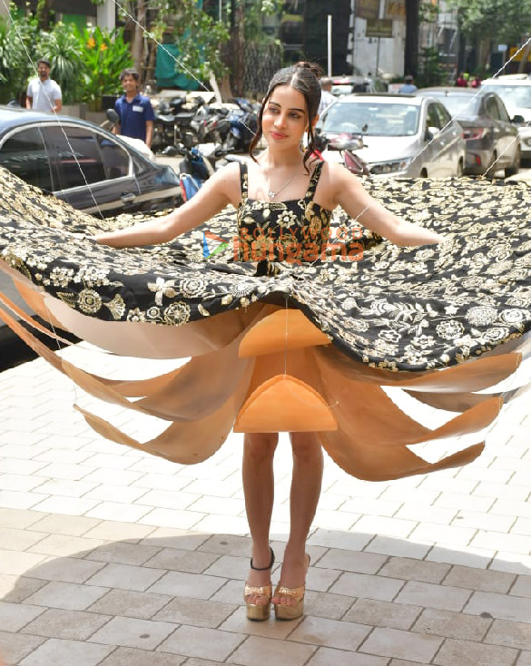 photos uorfi javed snapped in andheri 3 12