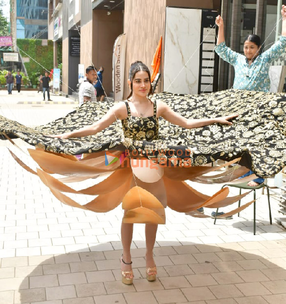 photos uorfi javed snapped in andheri 5 6