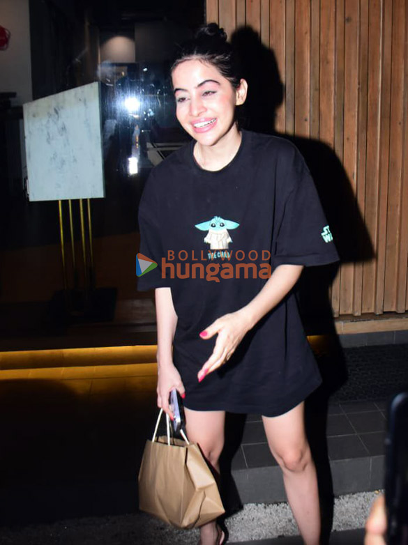 photos uorfi javed snapped in bandra 4 8