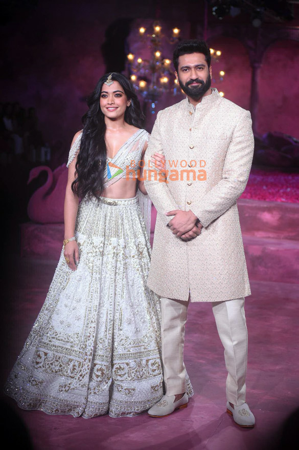 photos vicky kaushal and rashmika mandanna walk the ramp for falguni and shane peacock at india couture week 2024 4