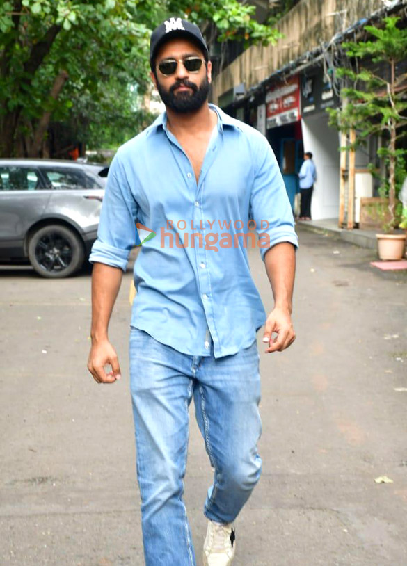 photos vicky kaushal snapped in andheri 1