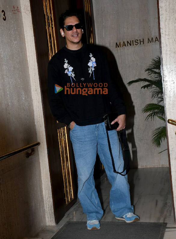 photos vijay varma and fatima sana shaikh snapped outside manish malhotras house in bandra 2