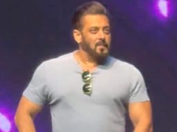 Salman Khan spreads some ‘Jalwa’ on stage with his fiery moves!