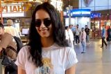 Absolutely love the style! Manushi Chhillar at the airport