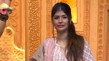 Anjini Dhawan visits Andhericha Raja to seek blessing for her film Binny & Family