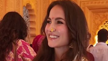 Blending perfectly in the Indian culture! Elli AvrRam seeks blessings from Bappa