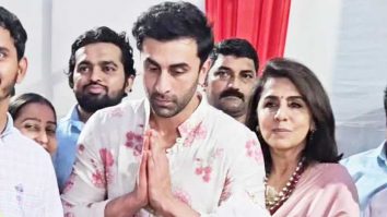 Ganpati Bappa Morya! Ranbir Kapoor performs aarti with mother Neetu Kapoor