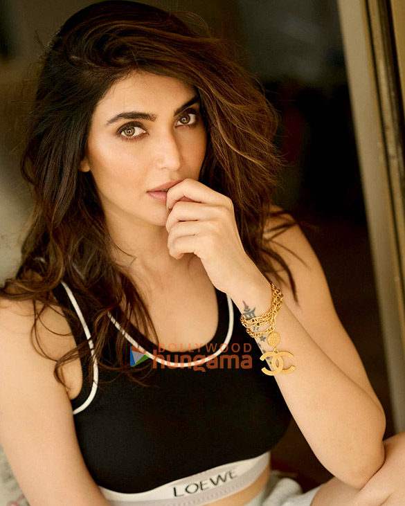karishma tanna 8 5