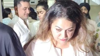 Paps capture a glimpse of Amrita Arora at father Anil Mehta’s prayer meet