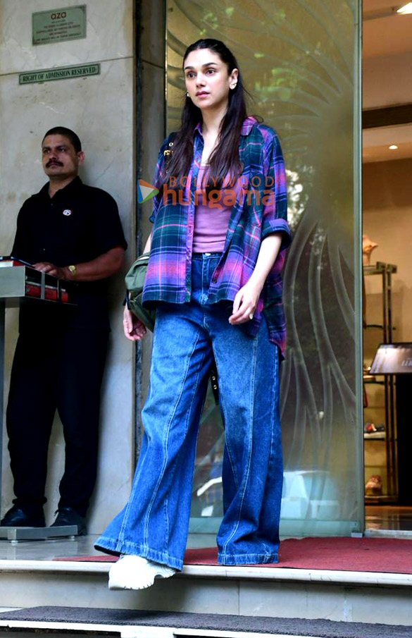 Photos: Aditi Rao Hydari snapped in Bandra Photos: Aditi Rao Hydari snapped in Bandra