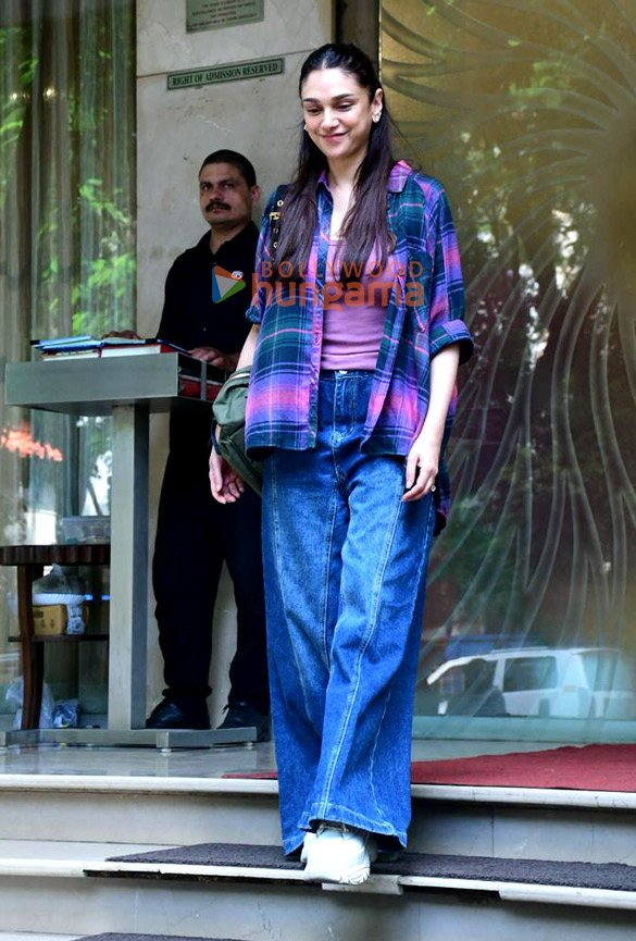 photos aditi rao hydari snapped in bandra 3 5