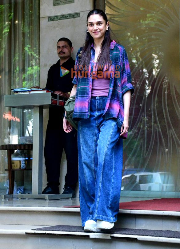 photos aditi rao hydari snapped in bandra 4 4