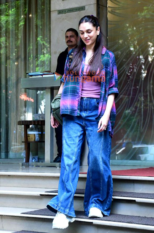photos aditi rao hydari snapped in bandra 5 2