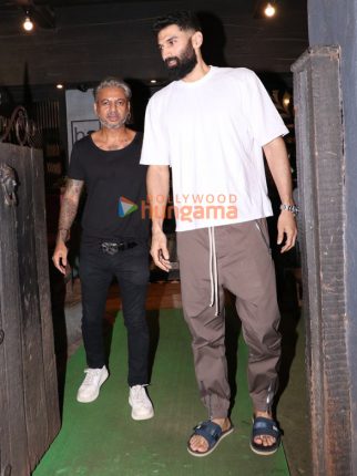 Photos: Aditya Roy Kapur snapped at Hakim Aalim’s salon in Bandra