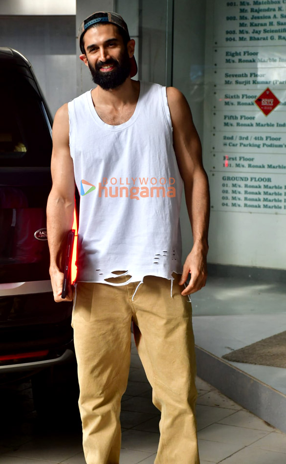 photos aditya roy kapur snapped in andheri 2 4