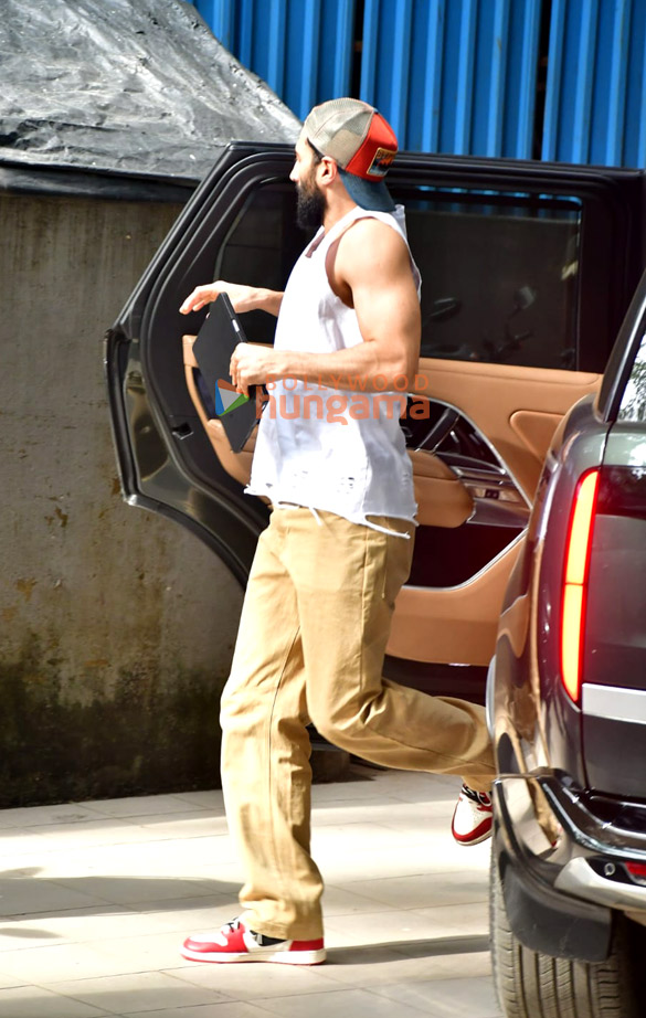 photos aditya roy kapur snapped in andheri 4 4