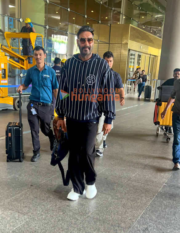 photos ajay devgn snapped at the airport 3