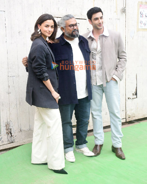 photos alia bhatt vedang raina and vasan bala snapped promoting jigra at mehboob studios 6