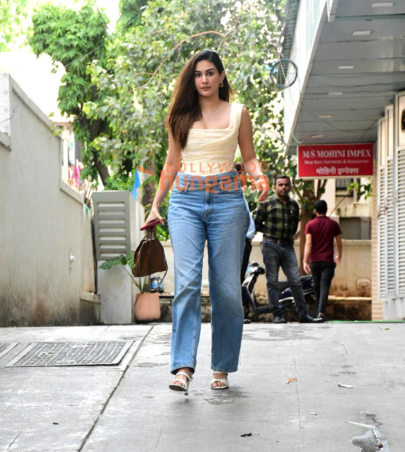 photos amyra dastur snapped outside the exceed office in bandra 3 2