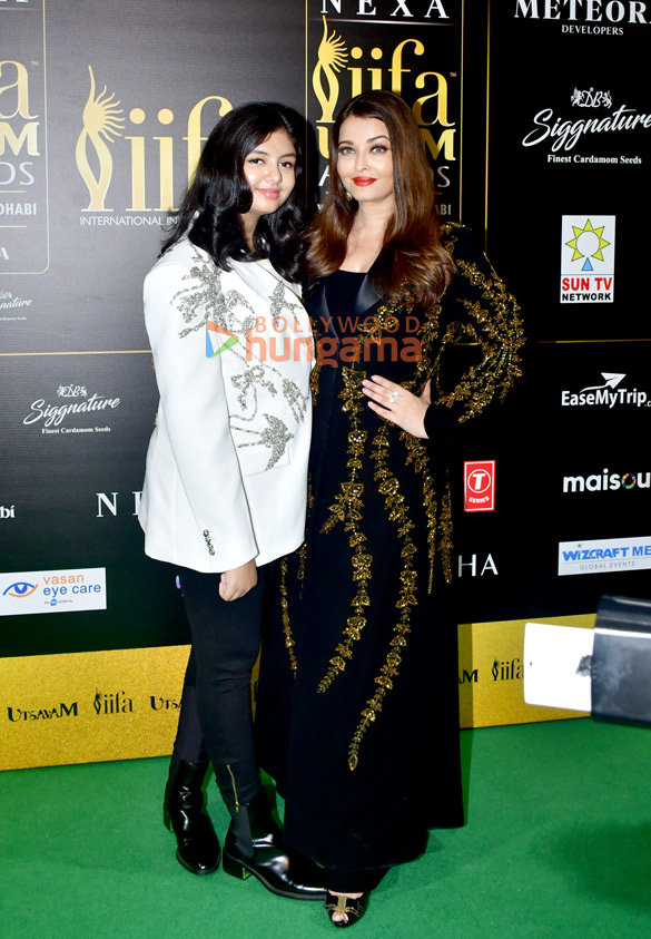 photos ananya panday rakul preet singh mrunal thakur and others grace the green carpet of iifa utsavam awards 2024 8