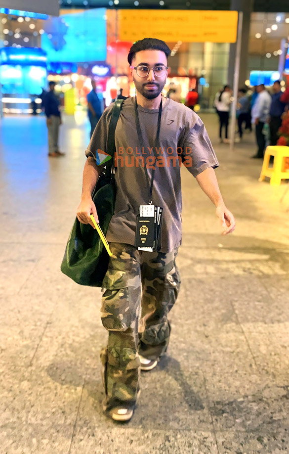 photos anushka sharma madhuri dixit and others snapped at the airport 4