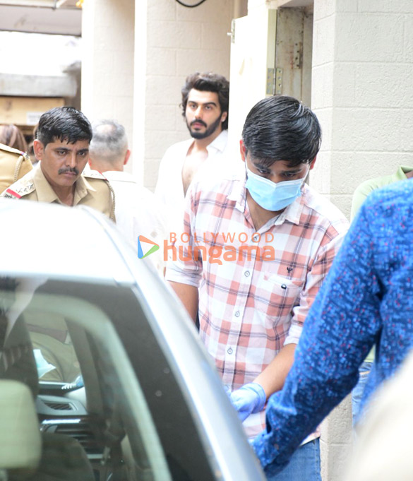 photos arbaaz khan salim khan sohail khan and others snapped outside malaika aroras fathers house in bandra 2 3