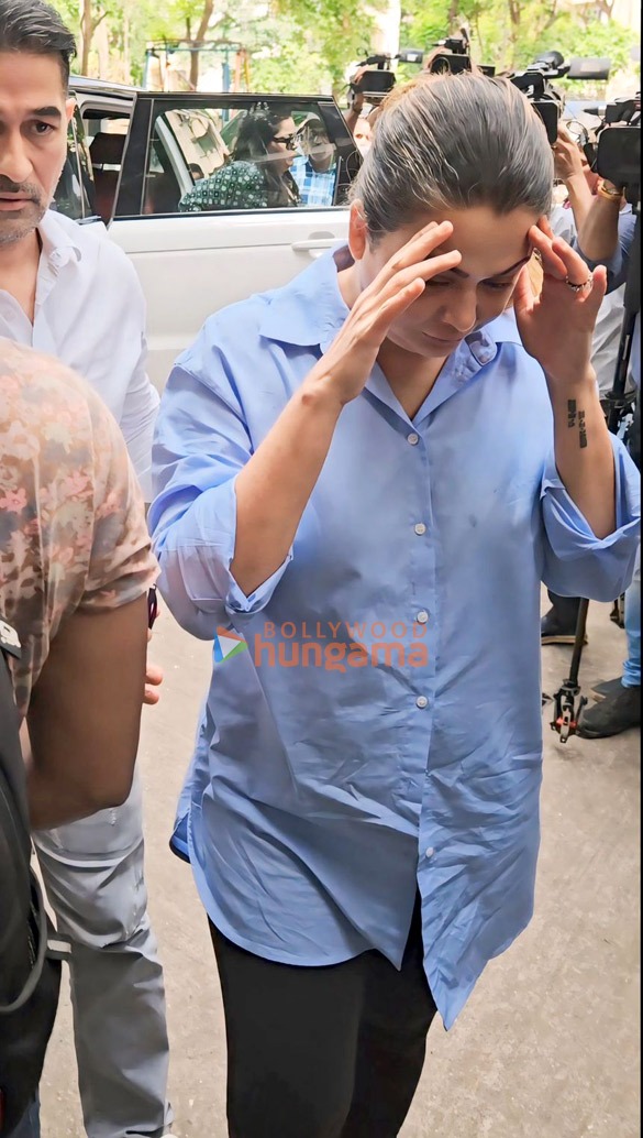 photos arbaaz khan salim khan sohail khan and others snapped outside malaika aroras fathers house in bandra 2 2