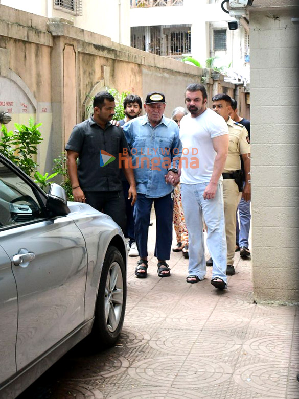 photos arbaaz khan salim khan sohail khan and others snapped outside malaika aroras fathers house in bandra 5