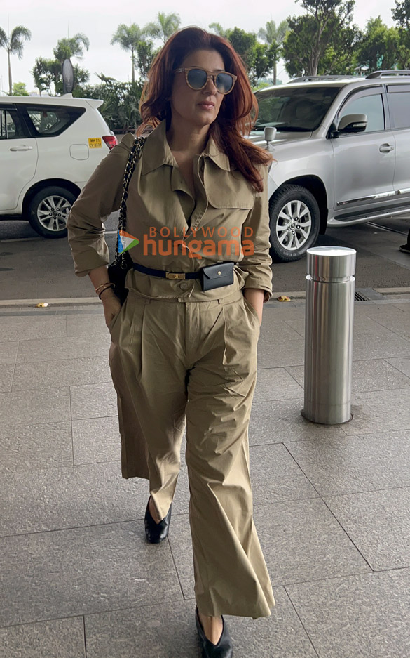 Photos: Varun Dhawan, Arjun Kapoor and Twinkle Khanna snapped at the airport Photos: Varun Dhawan, Arjun Kapoor and Twinkle Khanna snapped at the airport