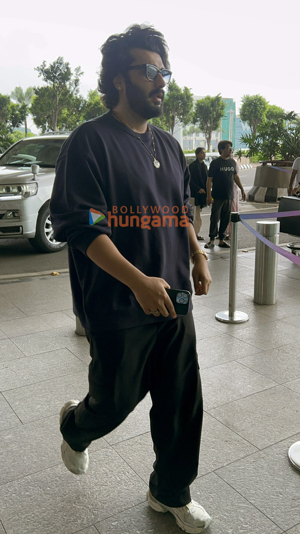 photos arjun kapoor and twinkle khanna snapped at the airport 3