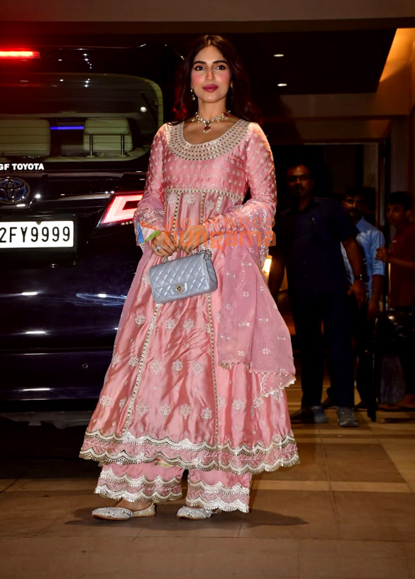 photos bhumi pednekar visits kartik aaryans ganpati pandal in mumbai 2