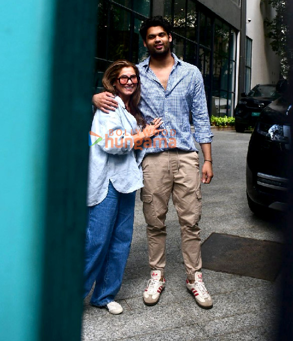 Photos: Dimple Kapadia snapped at Maddock Films’ office Photos: Dimple Kapadia snapped at Maddock Films’ office