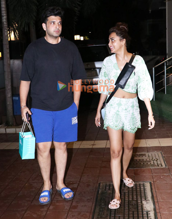 photos karan kundrra and tejasswi prakash snapped in bandra 2